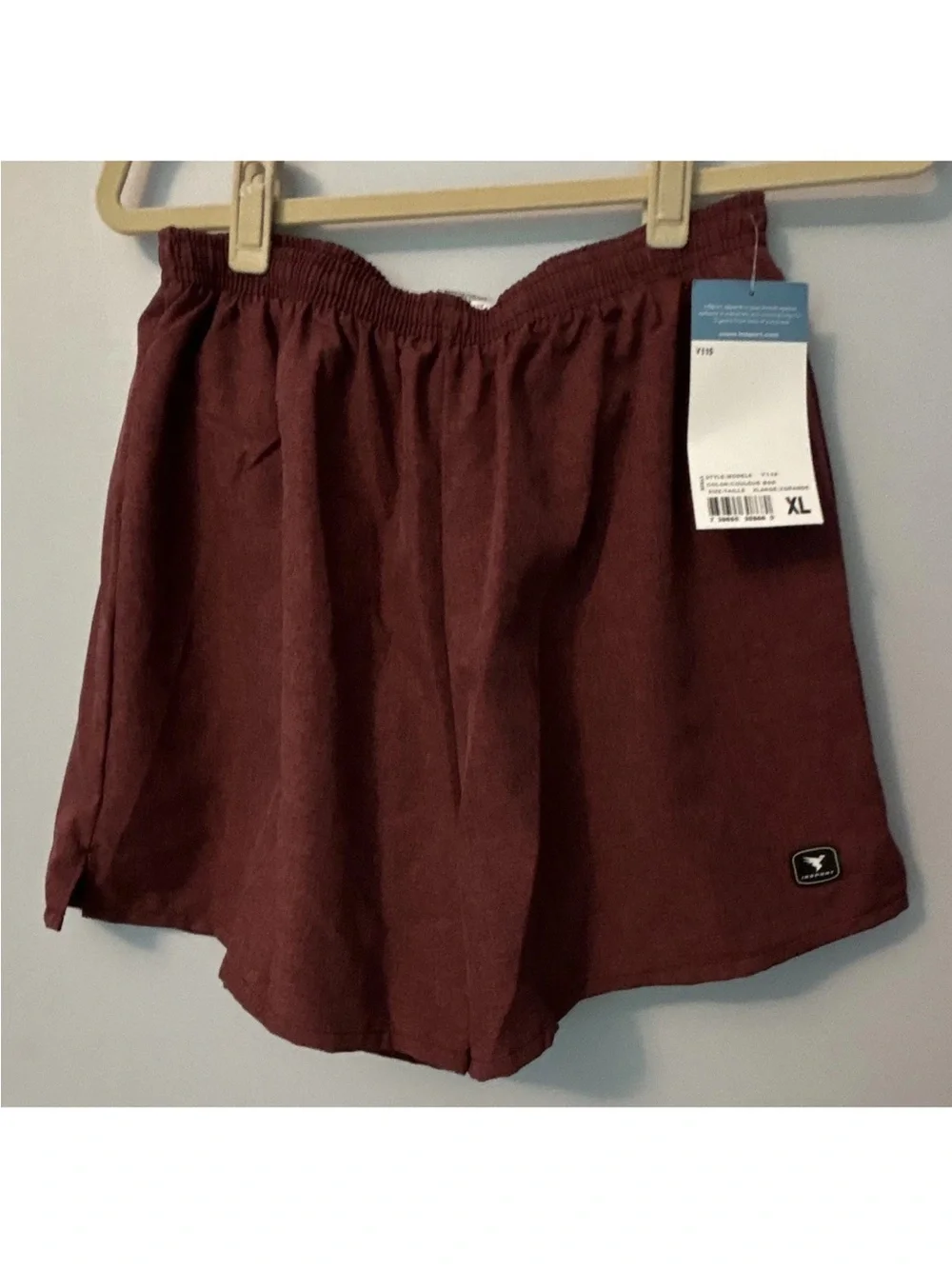 Men's Athletic Elastic-Waist Maroon Shorts with Small Logo Patch